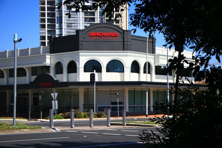 BROWNS - Gold coast - Dil Okulu