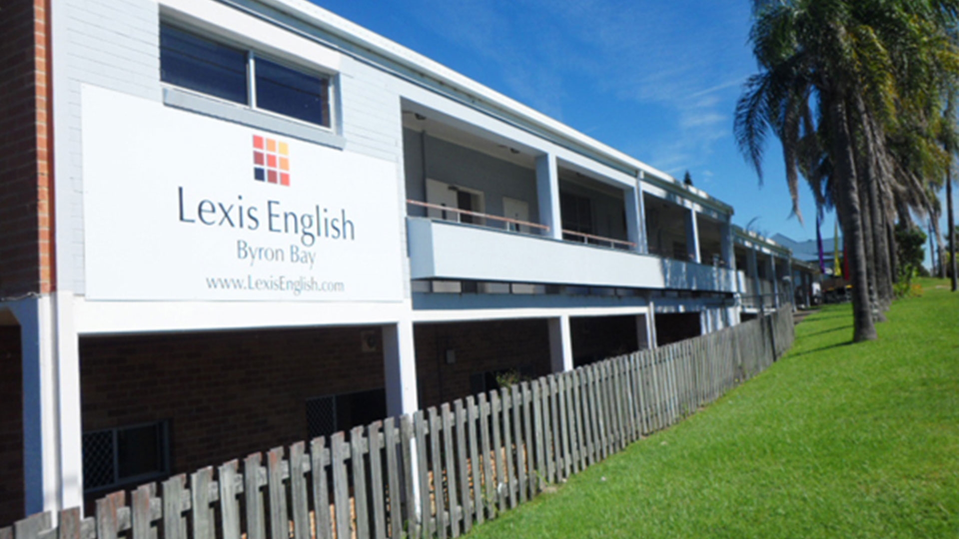 LEXIS ENGLISH - Byron Bay - Dil Okulu